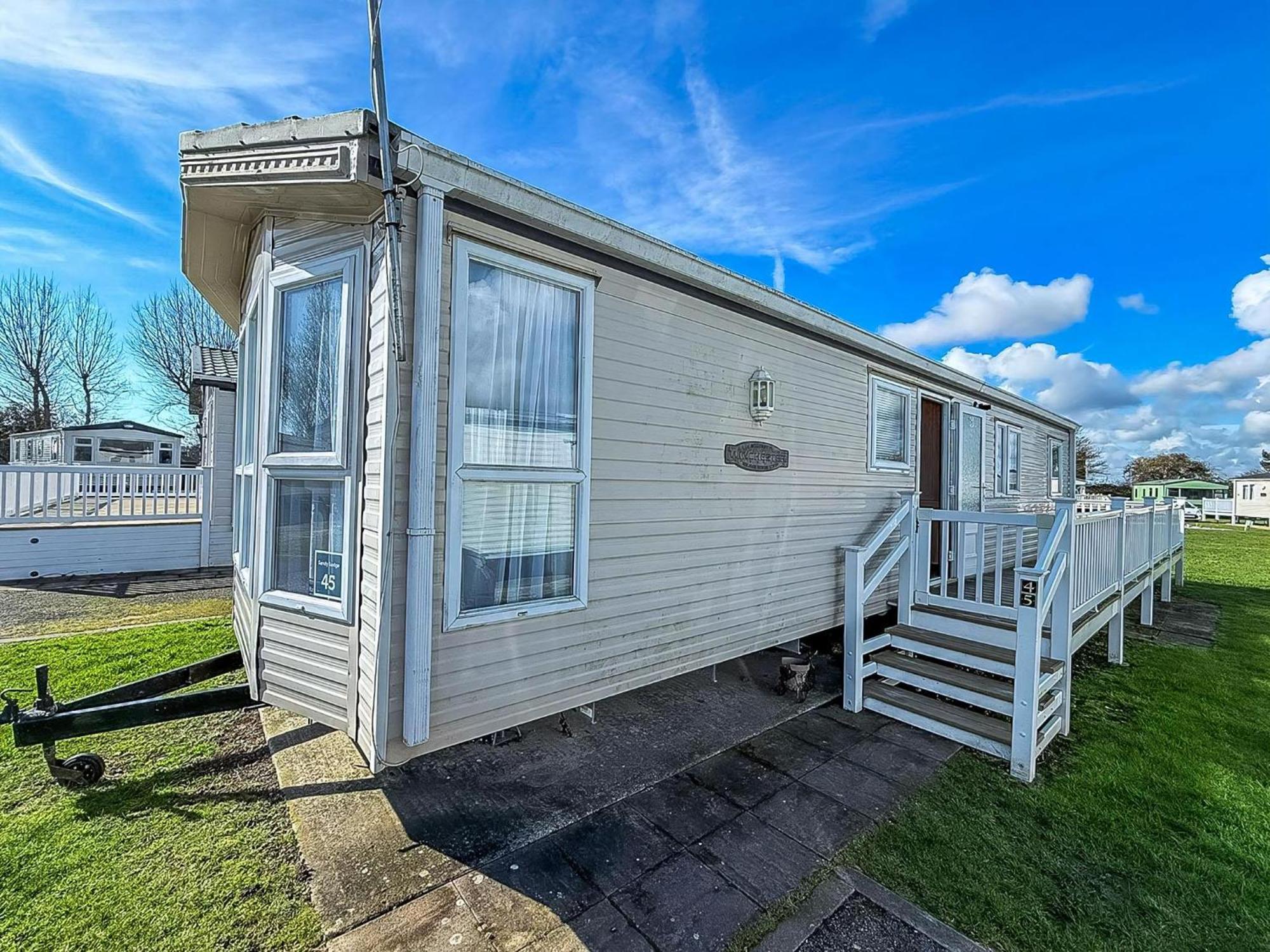 8 Berth Caravan With Decking To Hire At Naze Marine In Essex Ref 17045nm Kemping *